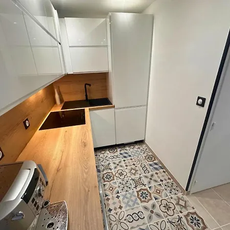 Asteria By Pom, Clim, Pkg, Wifi Apartment *